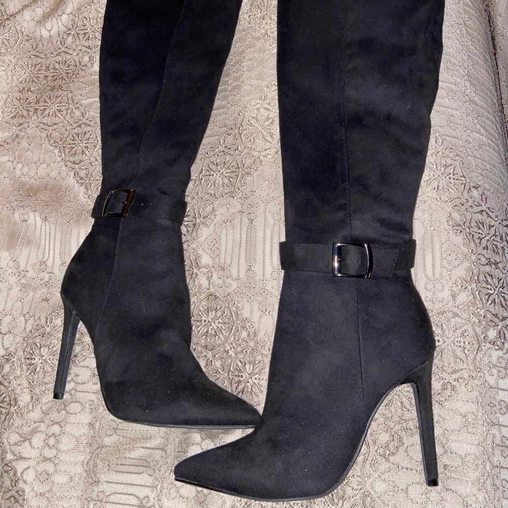 Forever 21 Black Thigh High boots New Never Worn